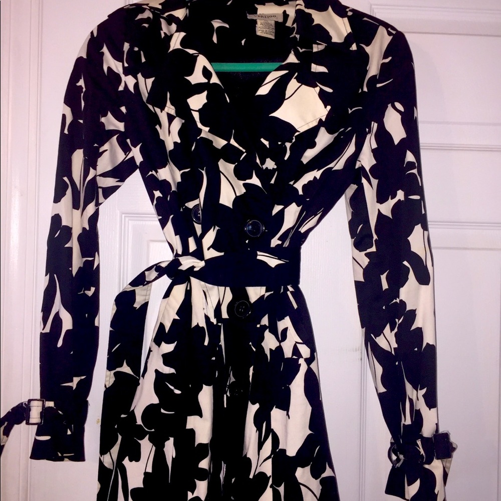 HOST PICK‼️👗Black and White Short Trench/Jacket